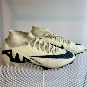 Nike Mercurial Zoom Sz 8.5 Yellow aBlack Athletic Shoes with Sleek Design